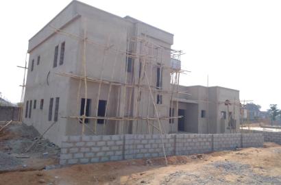 DISTRESS..A solidly built 4 bedroom fully detached duplex with a room bq on a 600sqm plot, already plastered in Excellent homes by Seman Estate behind dunamis glory dome lugbe Abuja going for 65m.