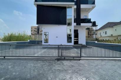 5BEDROOM FULLY DETACHED DUPLEX FOR SALE.