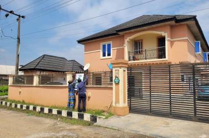 HOUSE FOR SALE AT FORTHRIGHT DIRECT 2 units of a story building consist of 3-bedroom flat up and a 2-bedroom down at the front and a 2-bedroom up, 2-bedroom down at the back on a corner-piece land