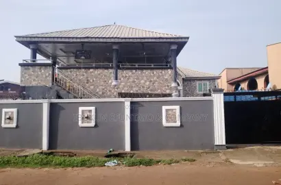 Hotel With Furnished 12 Rooms en Suite for Lease