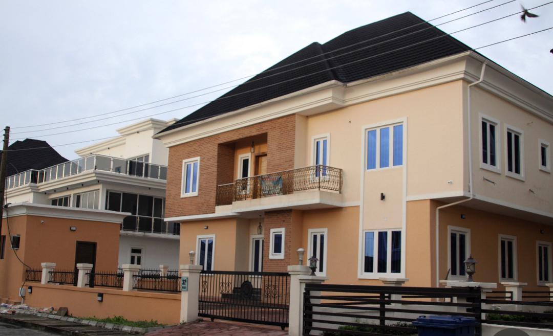 For Sale Spacious 5 Bedrooms fully detached house with bq
