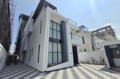 Luxurious 5 Bedroom Detached House