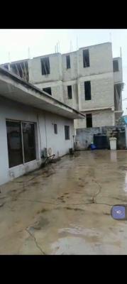 Old 3 Bedrooms Bungalow Seating On 435sqm