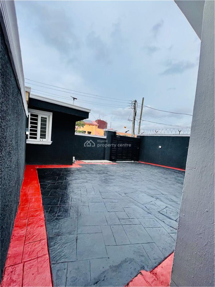 Luxury 5bedrm Duplex With A Room Bq At Omole Phase 1