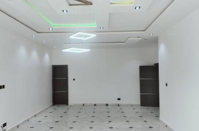TO LET  SUPER MASSIVE LUXURY CLEAN 3 BEDROOMS FLAT PLUS BQ  LOCATION : WUYE, DAKIBIU..!   RENT : 8M