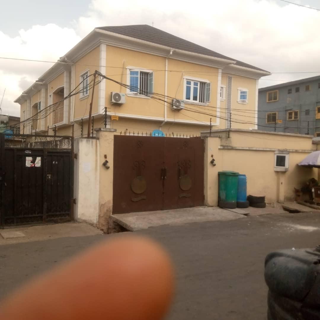 smart investment deal in surulere..  a Storey building of block of 4 units of 3 bedroom flats all rooms en suite