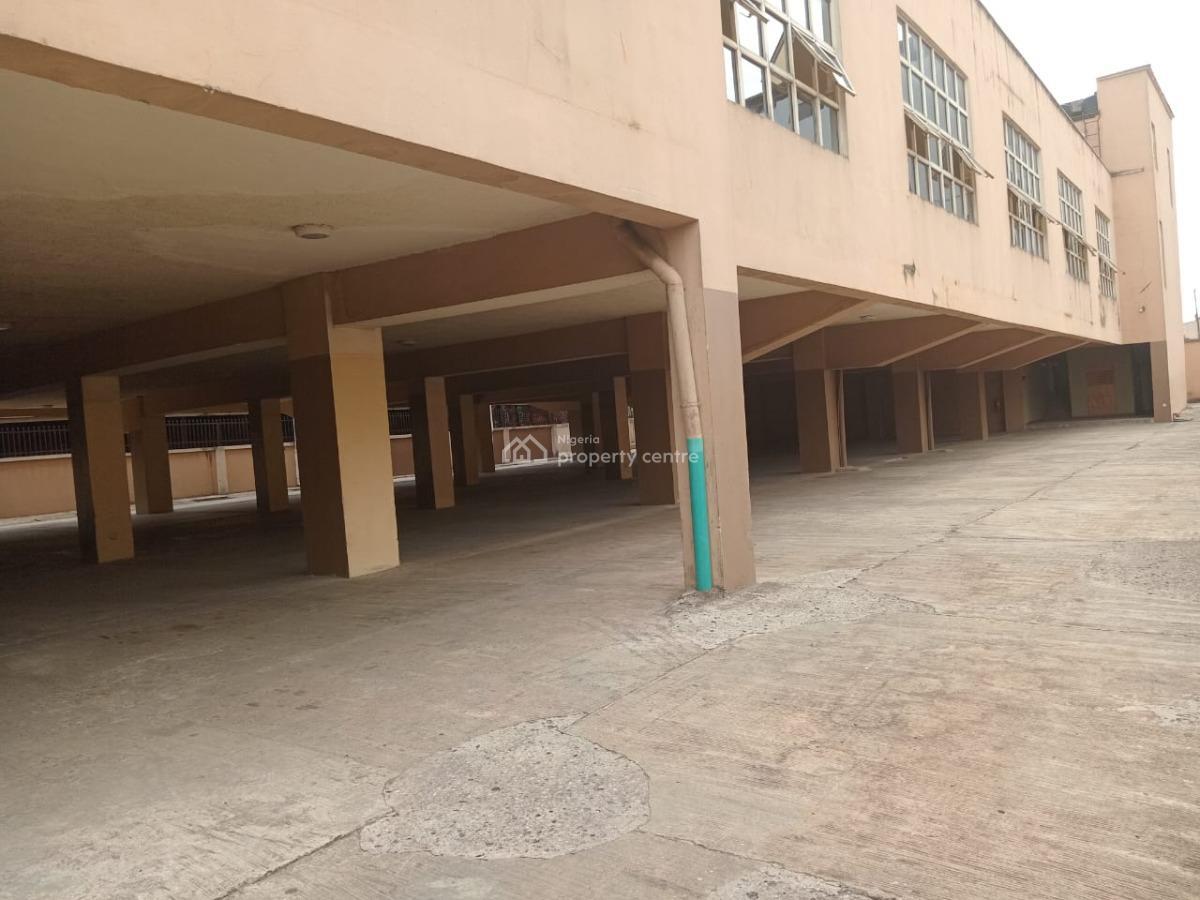 Plaza / complex / mall for sale