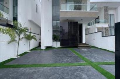 Luxury 4 Bedroom Fully Detached Duplex