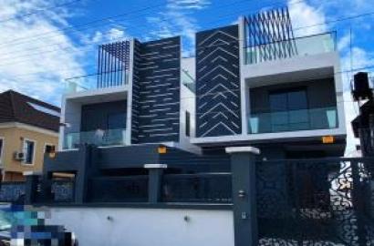 Captivating & Spacious 5 Bedroom Fully-detached Duplex With Pool