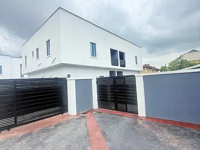 Semi-detached duplex for sale  4 Bedrooms Semi-Detached Duplex with BQ Magodo Phase 1, Magodo, Lagos
