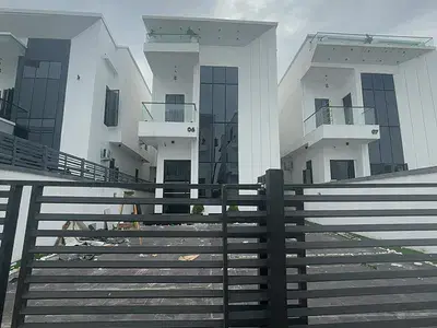 Detached duplex for sale  Distress 5 Bedroom Detached Duplex with Swimming Pool Chevron Drive, Chevron, Lekki, Lagos