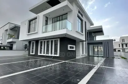 Furnished 5bdrm Duplex in Chevron for sale