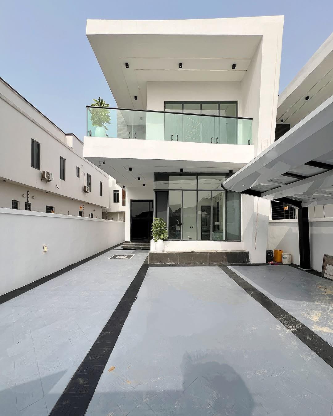LUXURY FIVE BEDROOM DETACHED DUPLEX FOR SALE