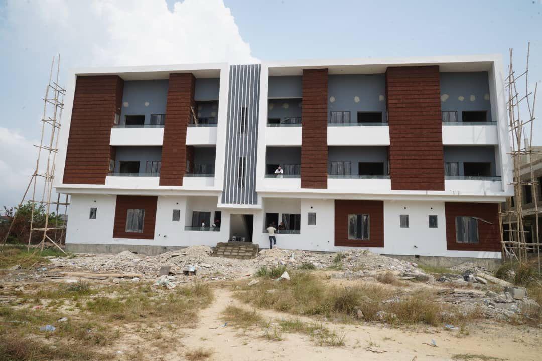 DE-AVOCADO SMART AND LUXURY HOMES 2.0 ABIJO  (INSIDE CHOIS GARDEN ESTATE)