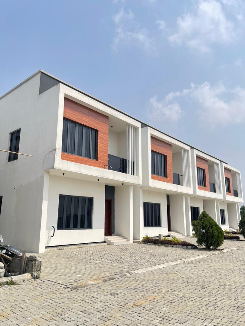 DE-AVOCADO SMART AND LUXURY HOMES 2.0 ABIJO  (INSIDE CHOIS GARDEN ESTATE)