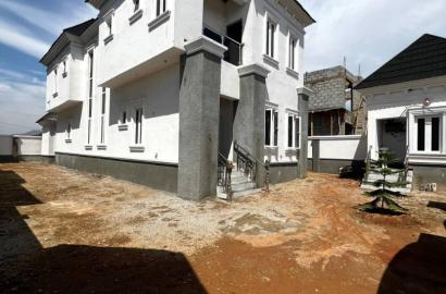 Distress Sale🔥4bedroom Duplex and 2 rooms fully detached BQ is for sale in an Estate in Karsana South Gwarimpa Ext.