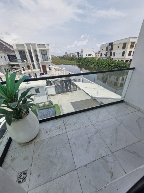4 FULLY DETACHED DUPLEX WITH POOL   Orchid road, lekki  ₦250,000,000