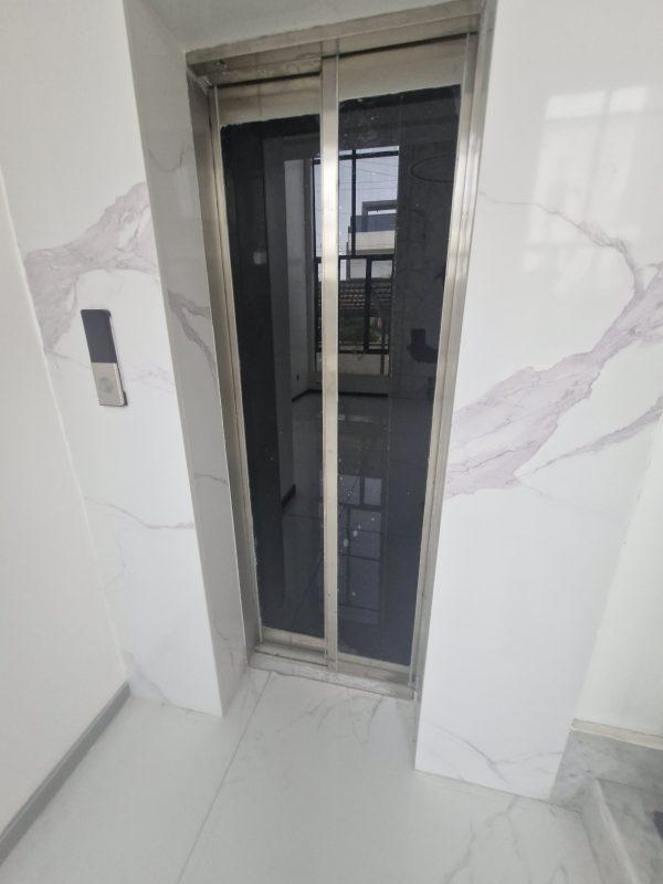 FULLY DETACH 5BED DUPLEX WITH ELEVATOR & 2 SWIMMING POOLS  Ikota, Lekki . ₦700,000,000