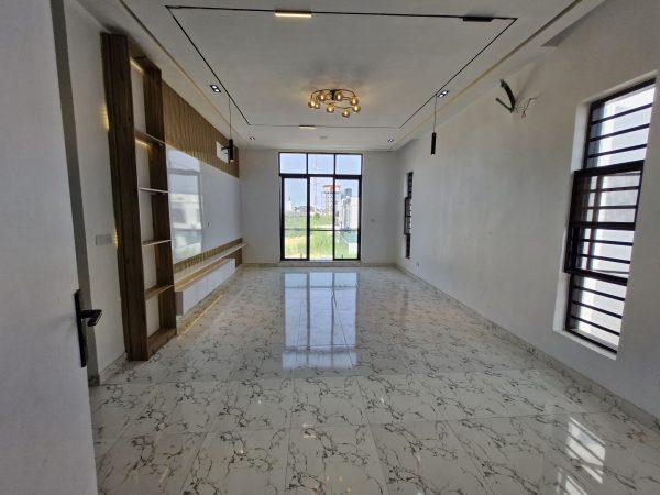 5 BED DETACHED WITH POOL Chevron Lekki  ₦400,000,000