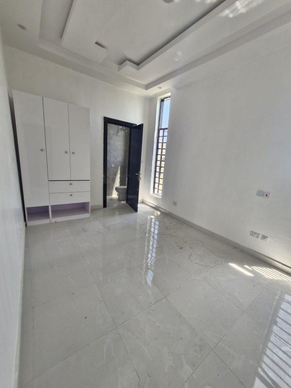 For Sale   5 BEDROOM FULLY DETACH DUPLEX WITH POOL  ,off Chevron drive, Lekki   ₦490,000,000