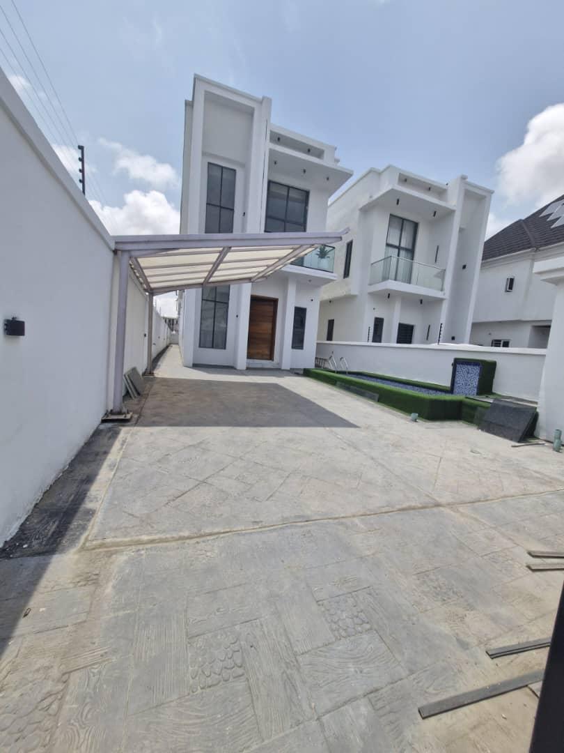 4 FULLY DETACHED DUPLEX WITH POOL  Orchid road, lekki  ₦250,000,000