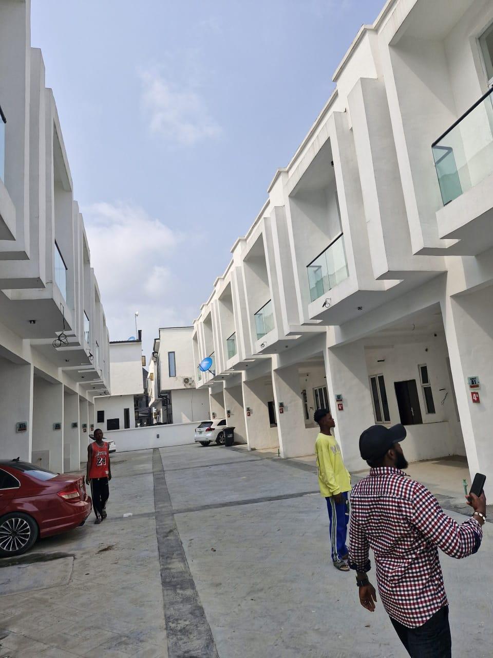3 BED TERRACE DUPLEX   ORCHID ROAD  Lekki.  ₦90m net
