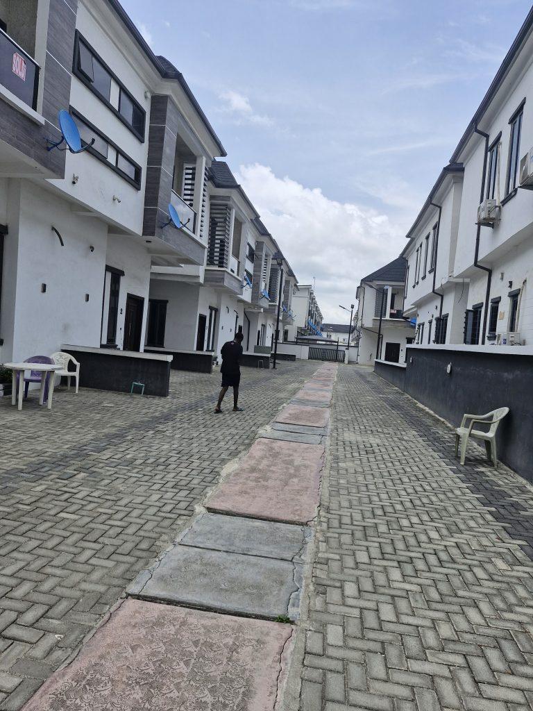 4 BED SEMI DETACH WITH BQ   Orchid road lekki.   ₦130,000,000 net