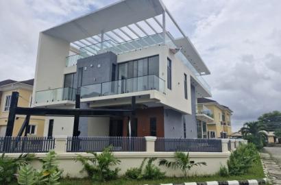 For Sale  4 BEDROOM DUPLEX WITH 2 ROOM BQ  In an estate Chevron , lekki ₦780,000,000