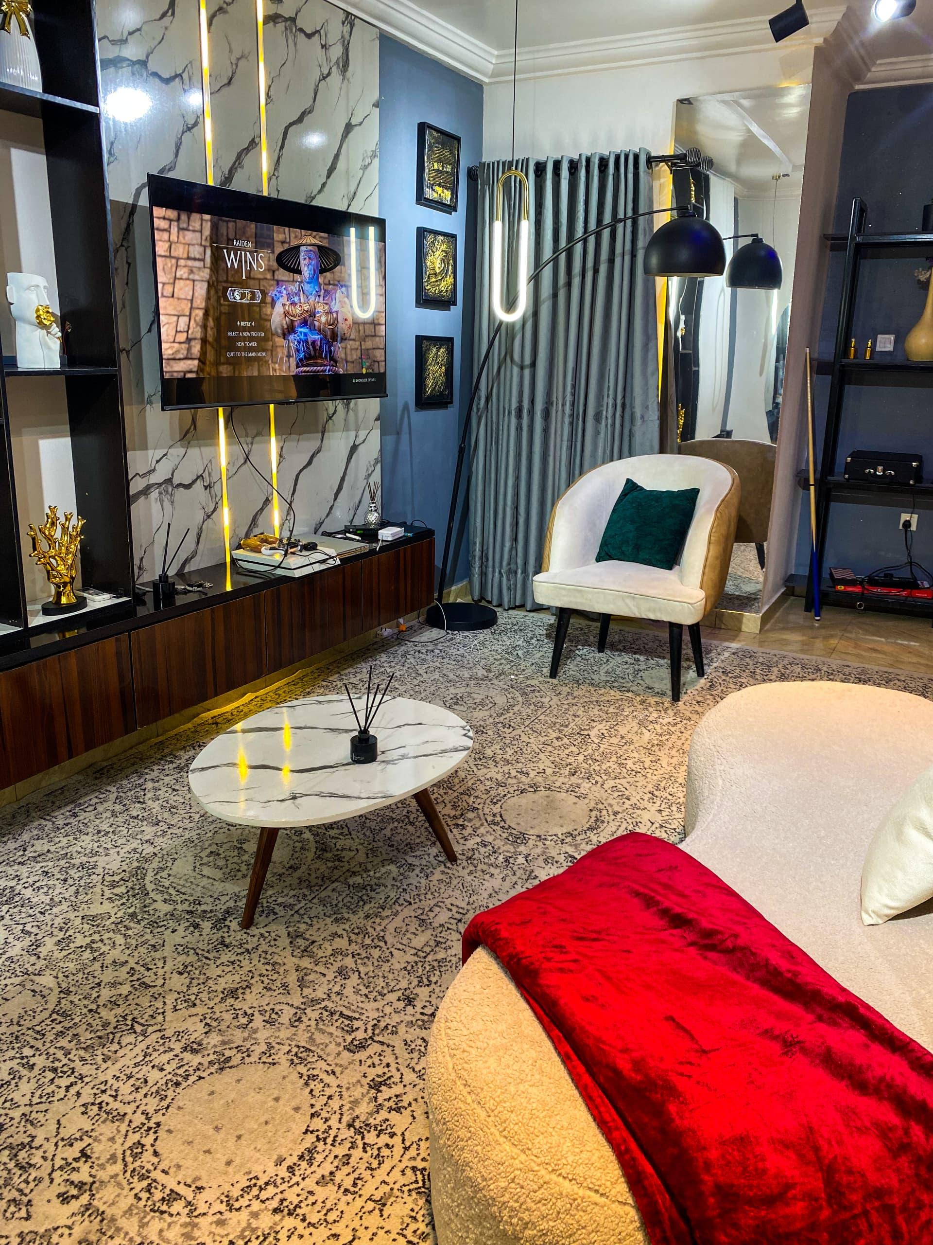 1 bedroom apartment (Suitable for photo shoot & Content shoot) Location: Greater Heights, Brownstone Estate, Ikate Lekki