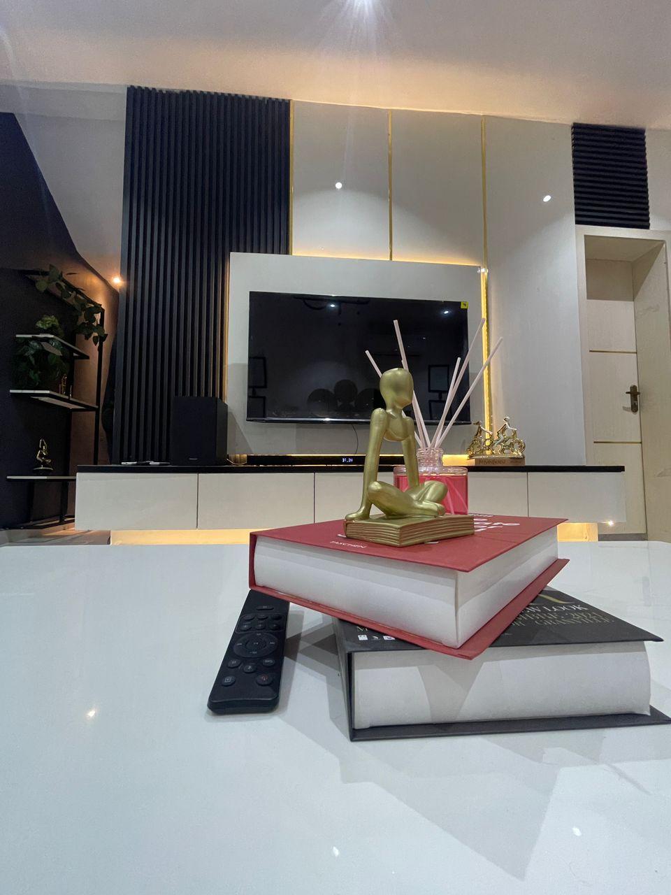 Shortlet  Cozy 2 bedroom Terrace Duplex with swimming pool and a Study room (3 bedrooms)