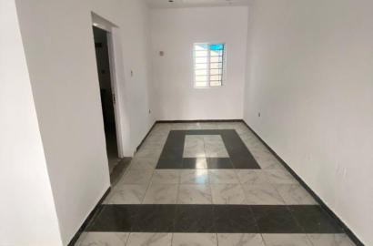 Serviced 2 Bed upstairs with balcony