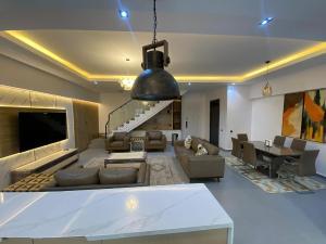 For rent: 3 Bedroom Maisonette Off Boudillon Bourdillon Ikoyi Lagos  ₦ 45,000,000/year