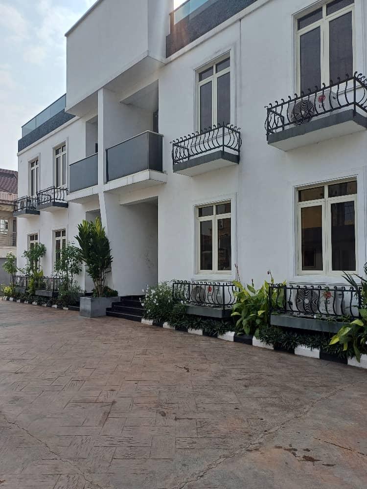 For lease  High End Apartments in Lekki Phase 1, comprising of exquisitely furnished 3-bedroom flats x 4 units and 5-bedroom penthouse x 1 unit   Coperate single tenant preferred.  Price: 70m