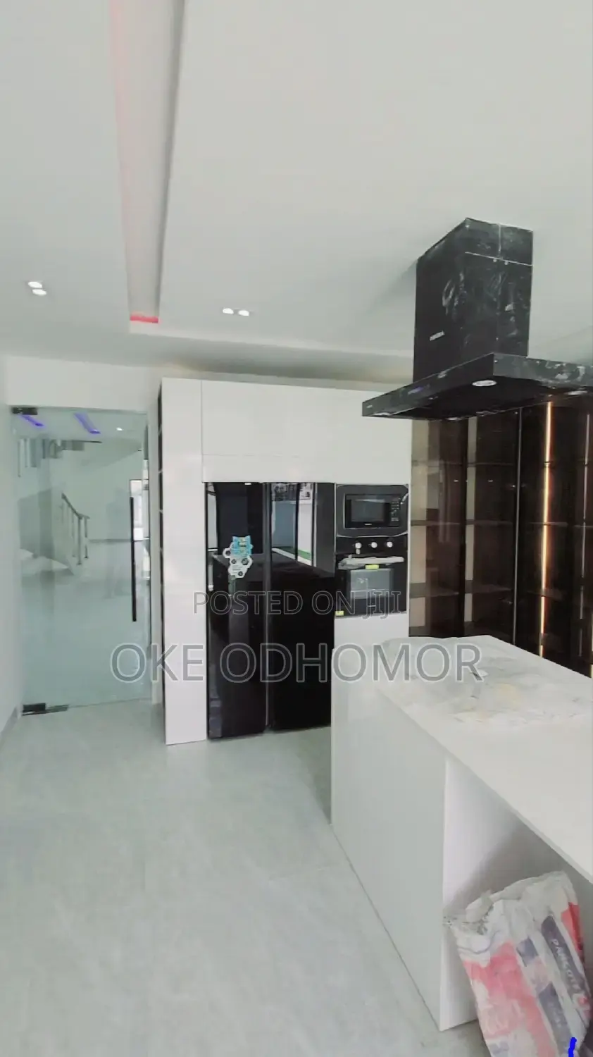 5bdrm Duplex in Atlantic View, Lekki for sale