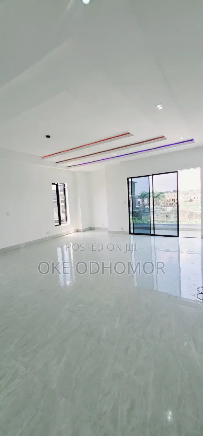 5bdrm Duplex in Atlantic View, Lekki for sale