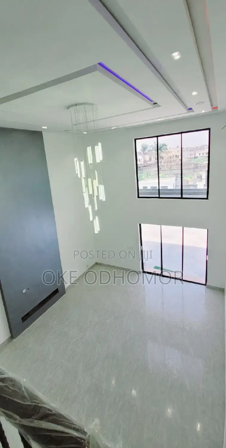 5bdrm Duplex in Atlantic View, Lekki for sale