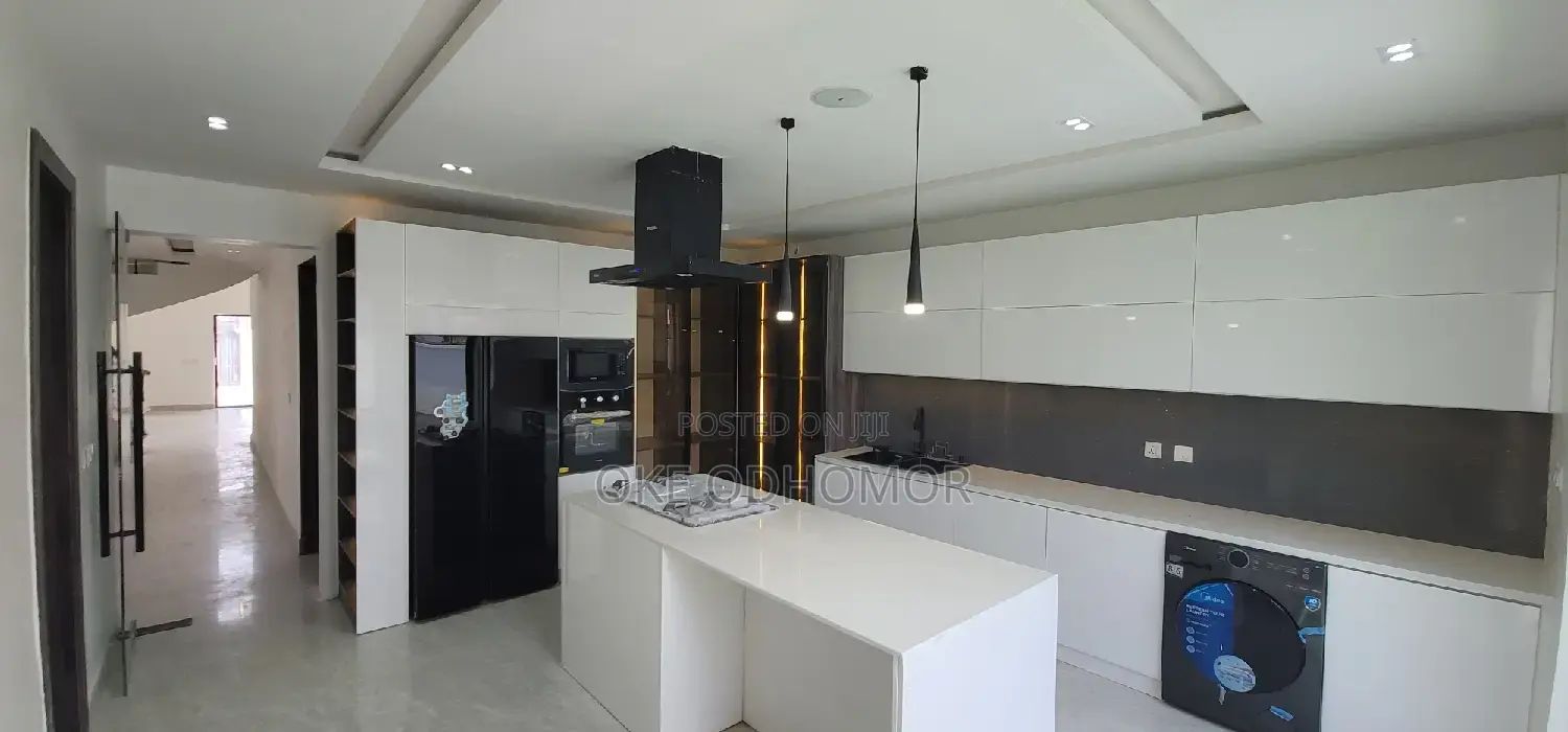 5bdrm Duplex in Atlantic View, Lekki for sale