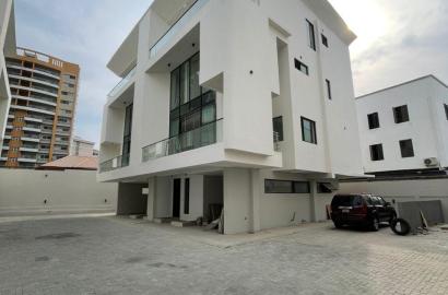 BREATHTAKING 5 BEDROOM FULLY DETACHED DUPLEX  IN IKOYI.