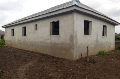 For sales  Massive 5bed rooms bungalow ensuit with visitors toilet just buy and do the finishing  Land size more than a full plot of Land