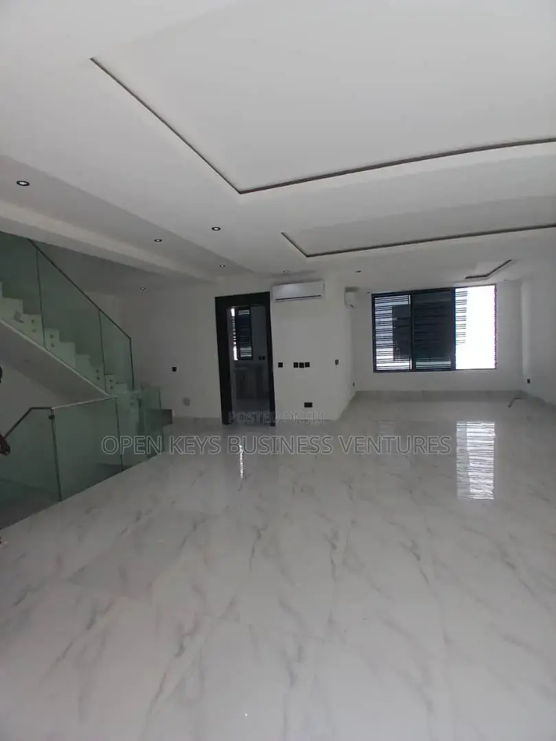 4bdrm Duplex in Keffi, Awolowo Road for sale