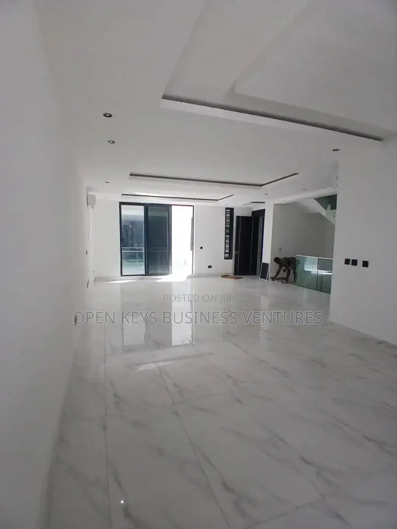 4bdrm Duplex in Keffi, Awolowo Road for sale