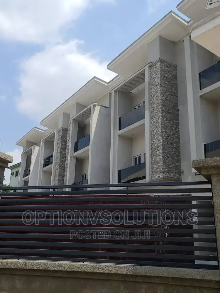 4bdrm Townhouse/Terrace in Utako for sale
