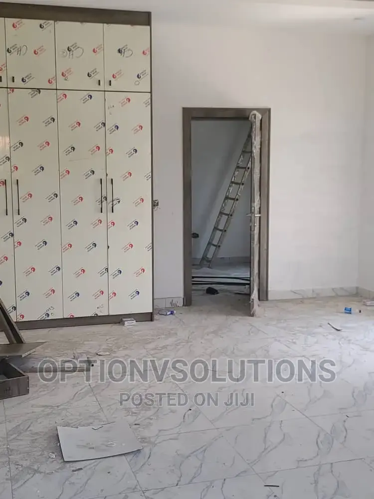 4bdrm Townhouse/Terrace in Utako for sale