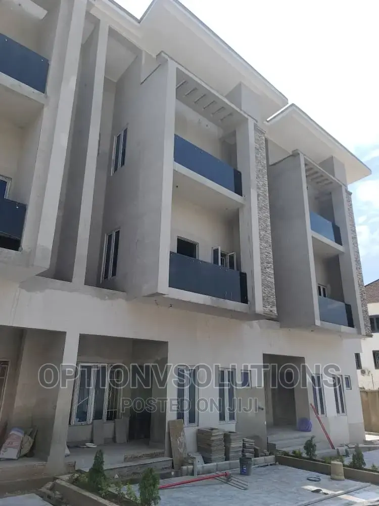 4bdrm Townhouse/Terrace in Utako for sale