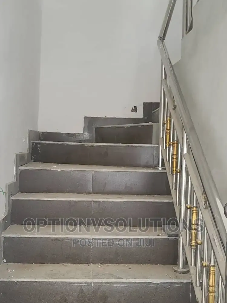 4bdrm Townhouse/Terrace in Utako for sale