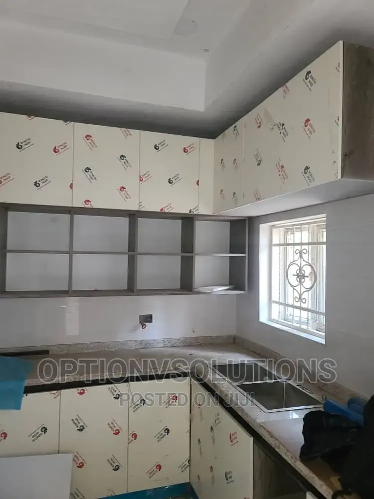 4bdrm Townhouse/Terrace in Utako for sale