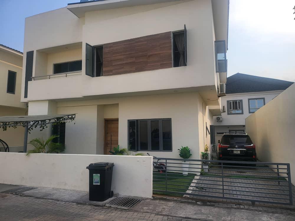 4 BEDROOM FULLY DETACHED HOUSE WITH A ROOM BQ