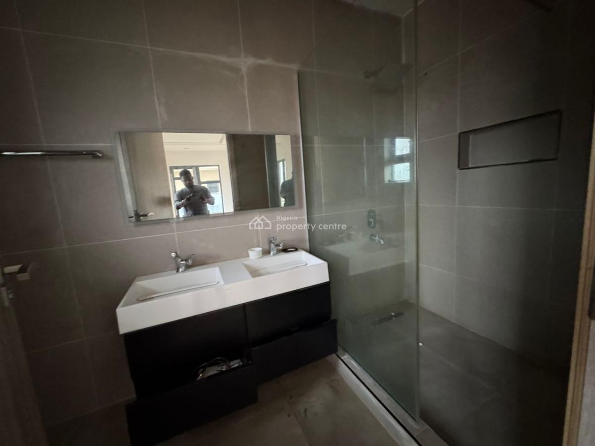 Spacious 4 Bedroom Flat With Bq