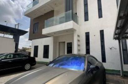 A Luxurious 5 Bedroom Semi-detached With A Bq