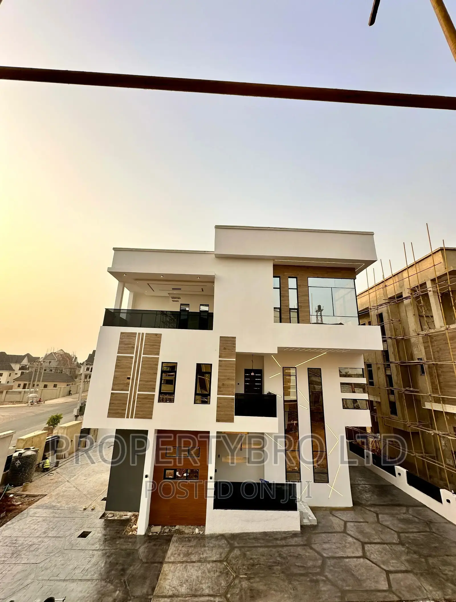 6bdrm Duplex in Asokoro for sale